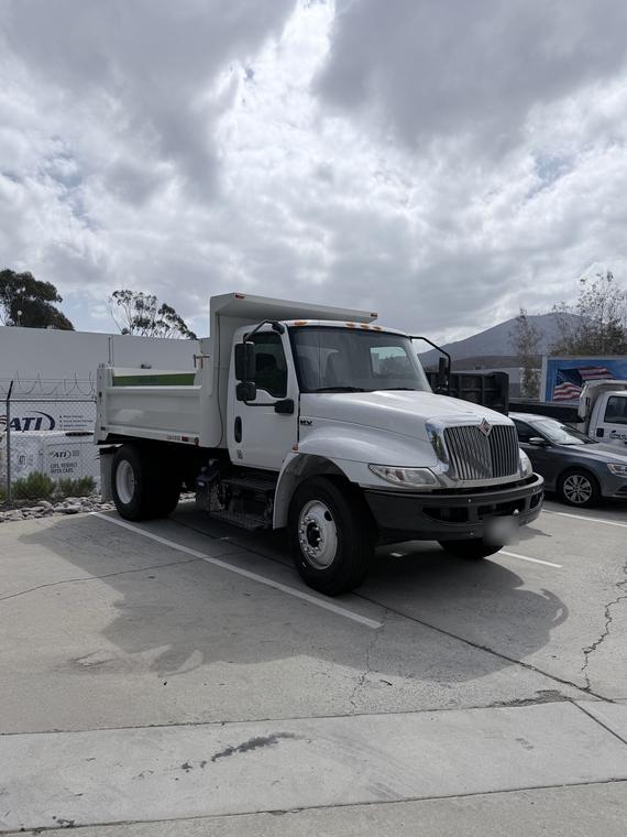 Dump truck