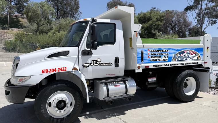 Dump truck